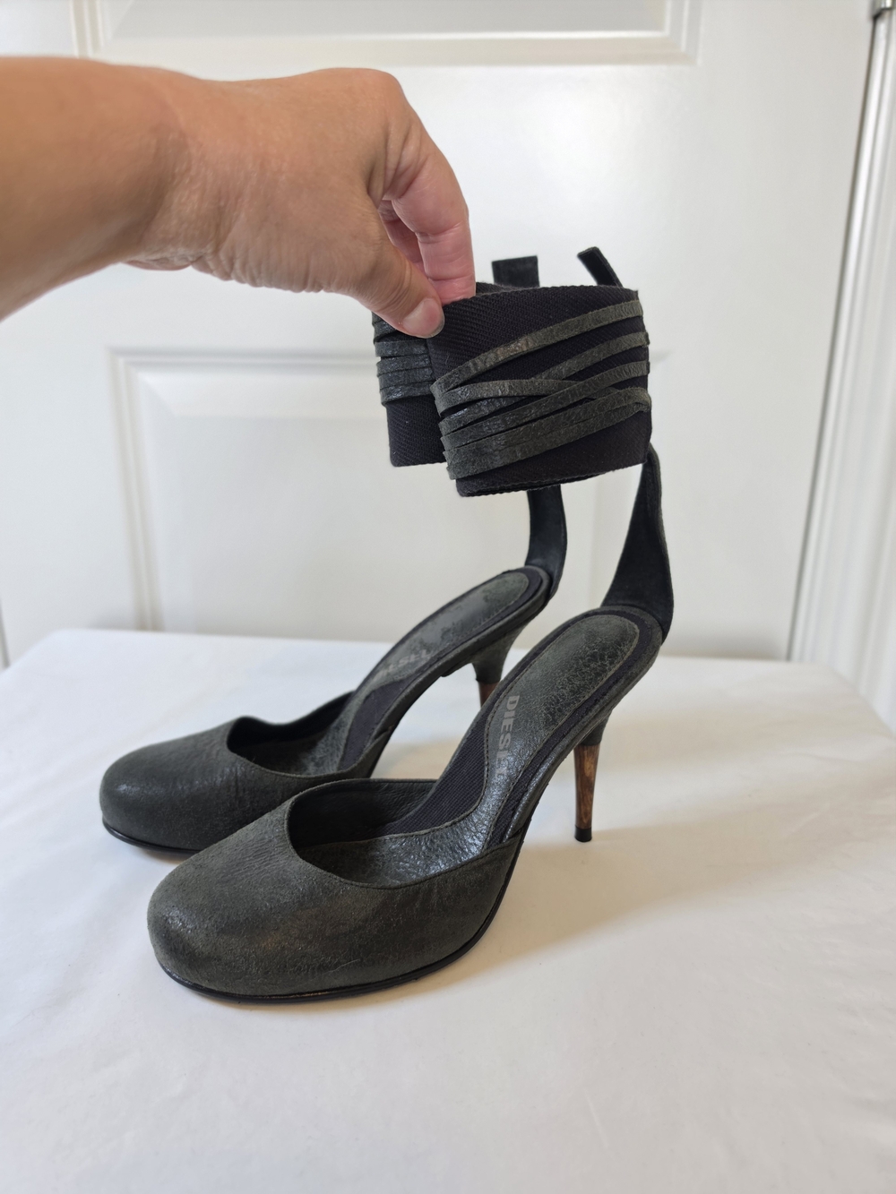 DIESEL CALLA DESIGNER LEATHER STILETTO PUMPS WOOD HEEL ANKLE CUFF EU 37 US 7 - Picture 4 of 11